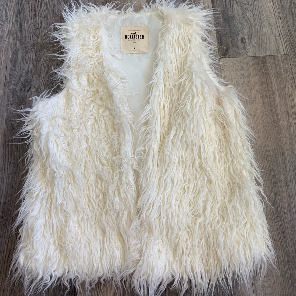 Creme faux fur vest